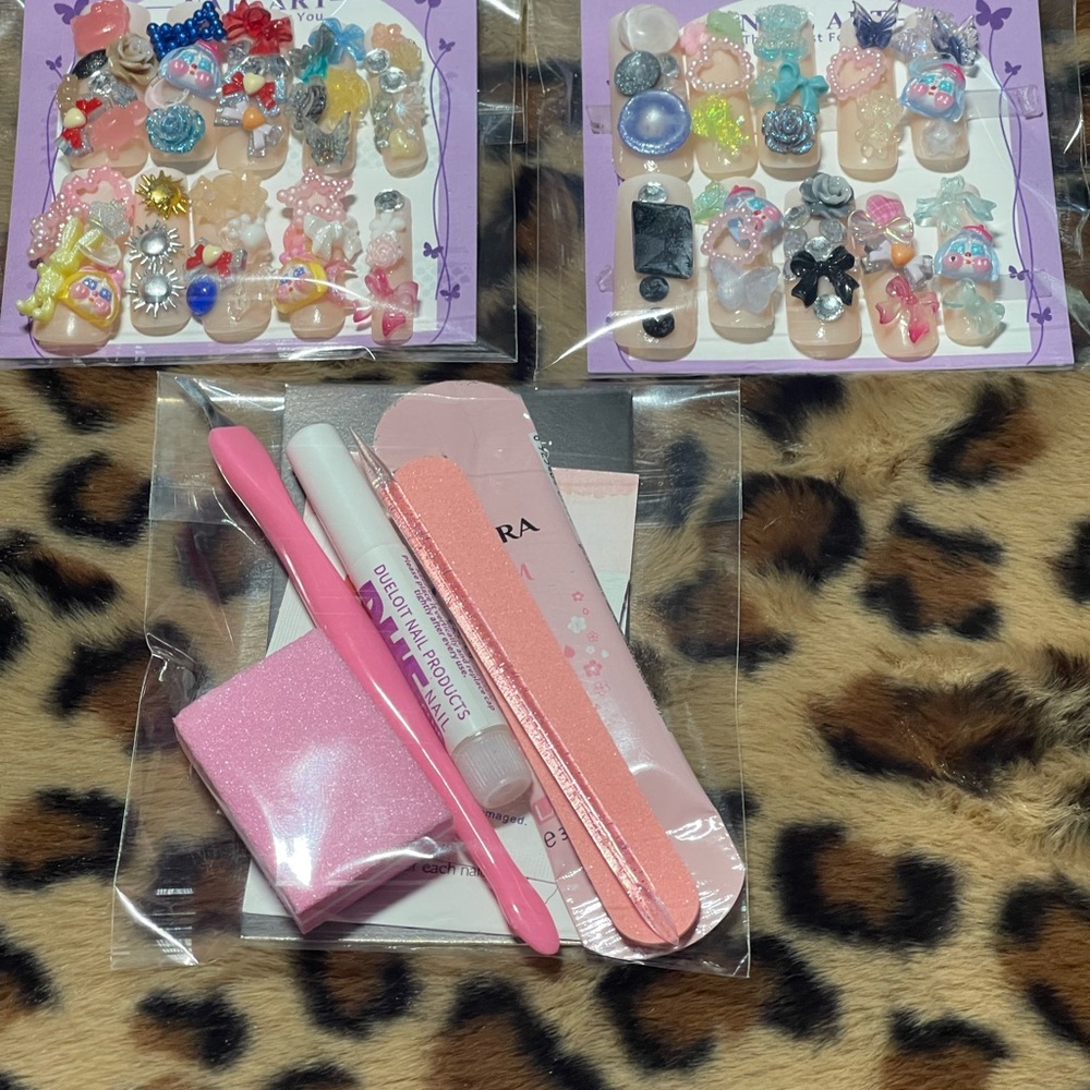 Random junk press on nail set
